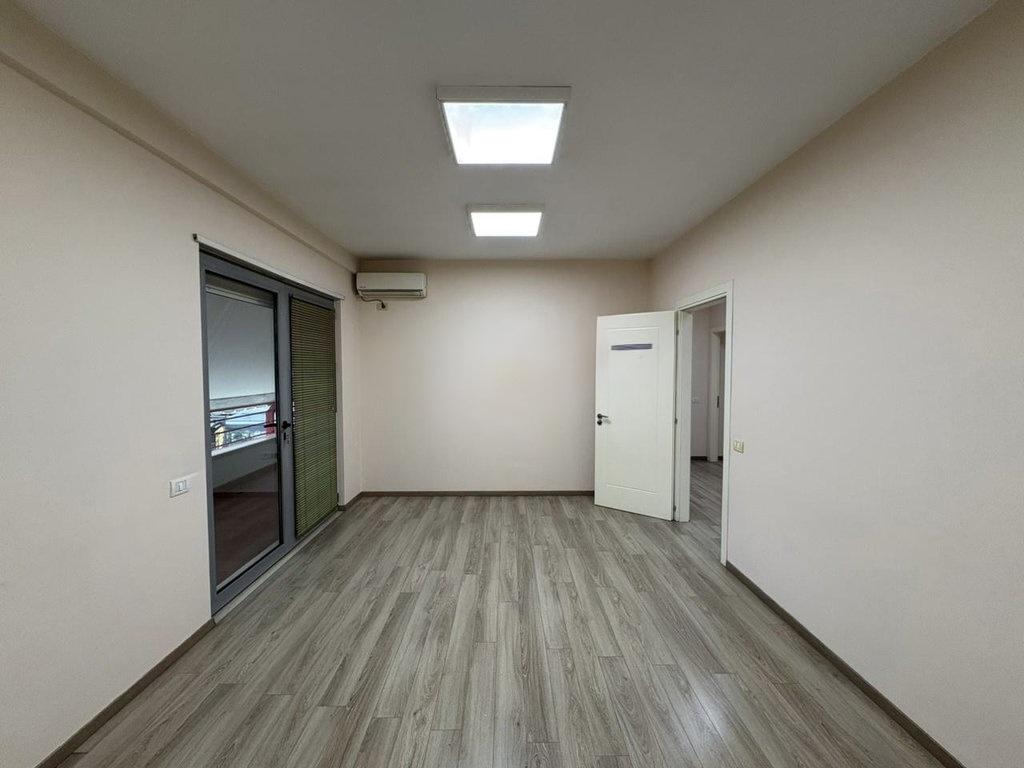 Luxury 3-Bedroom Apartment for Sale near Tirana Zoo and Pavaroti – 214 m² with Lake View