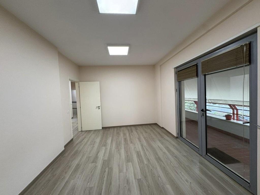 Luxury 3-Bedroom Apartment for Sale near Tirana Zoo and Pavaroti – 214 m² with Lake View