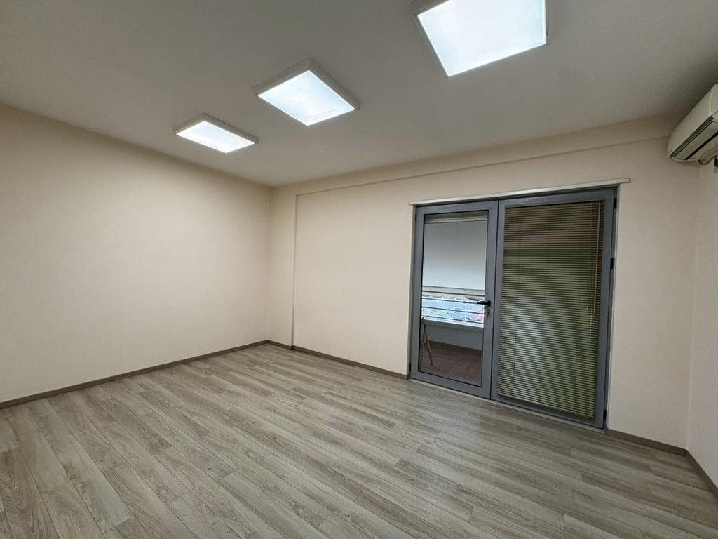 Luxury 3-Bedroom Apartment for Sale near Tirana Zoo and Pavaroti – 214 m² with Lake View