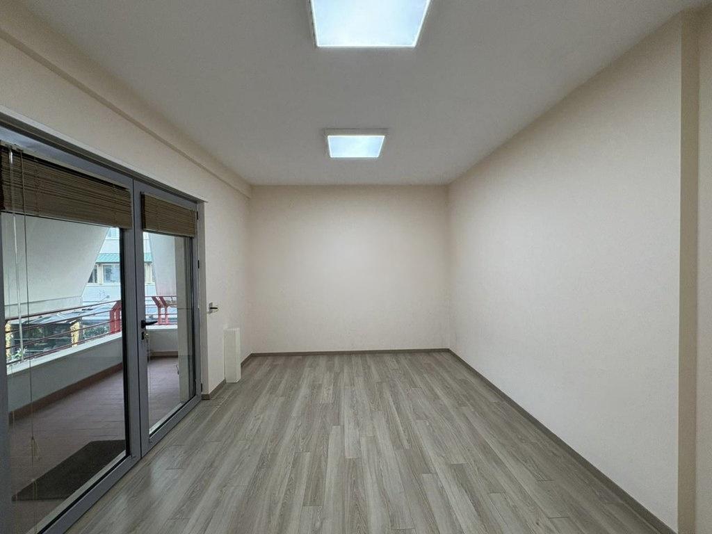 Luxury 3-Bedroom Apartment for Sale near Tirana Zoo and Pavaroti – 214 m² with Lake View