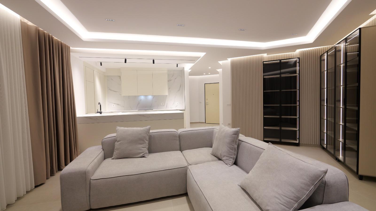 Exkluzivní luxusní loftový penthouse s nádherným výhledem na moře v Sarandě – prémiová nemovitost na prodej s privátním bazénem