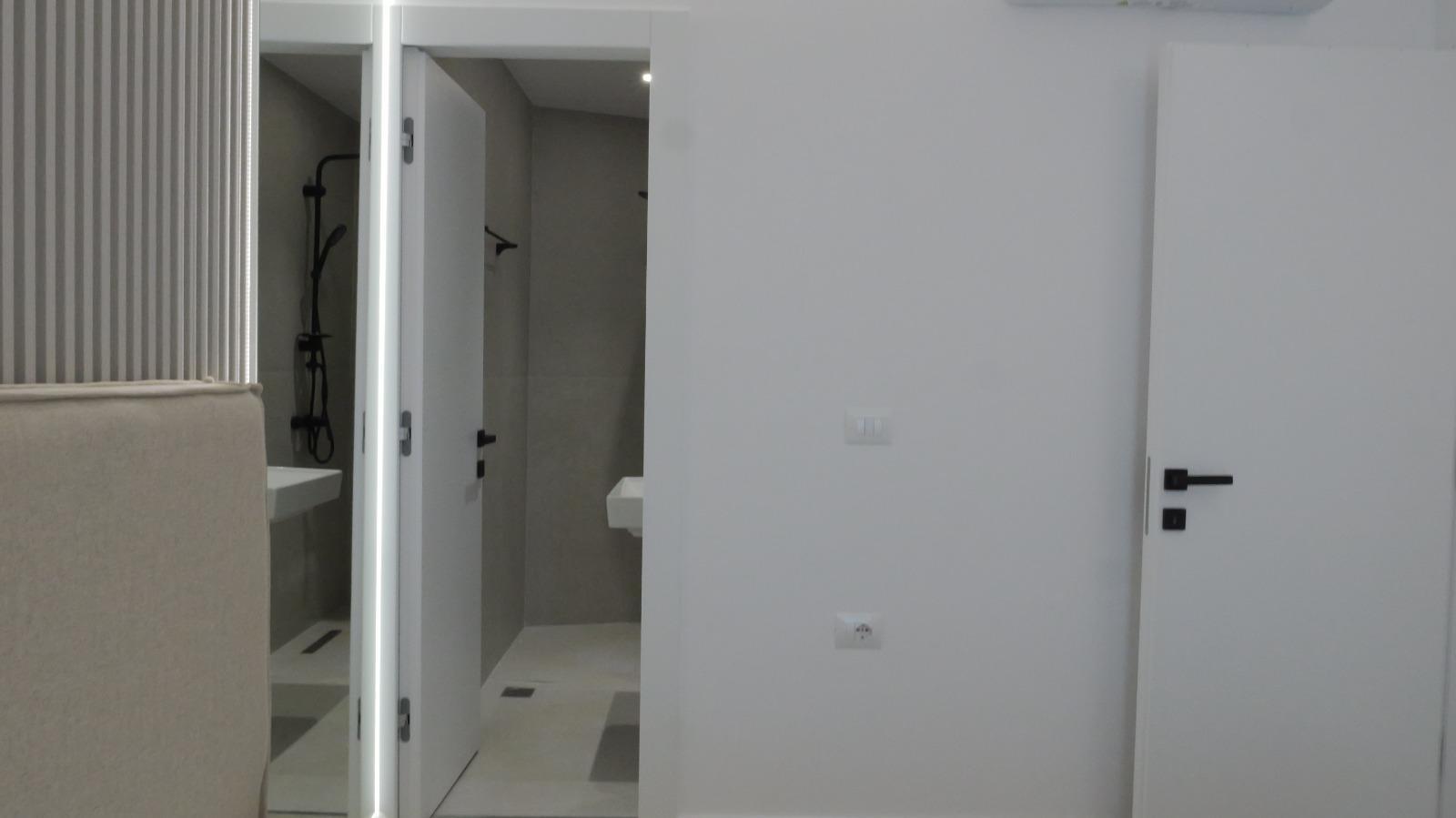 Exkluzivní luxusní loftový penthouse s nádherným výhledem na moře v Sarandě – prémiová nemovitost na prodej s privátním bazénem