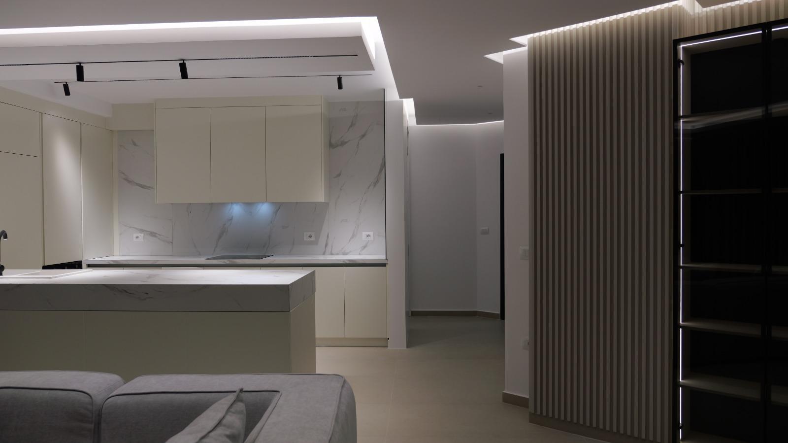 Exkluzivní luxusní loftový penthouse s nádherným výhledem na moře v Sarandě – prémiová nemovitost na prodej s privátním bazénem