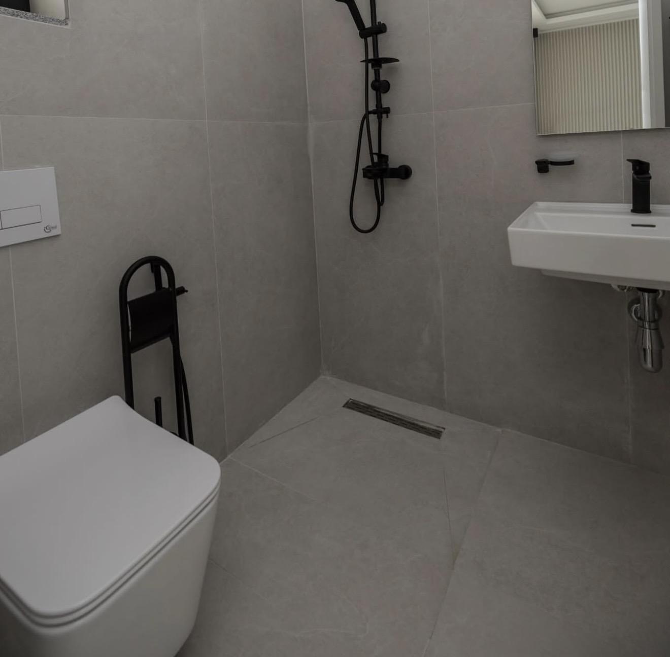 Exkluzivní luxusní loftový penthouse s nádherným výhledem na moře v Sarandě – prémiová nemovitost na prodej s privátním bazénem