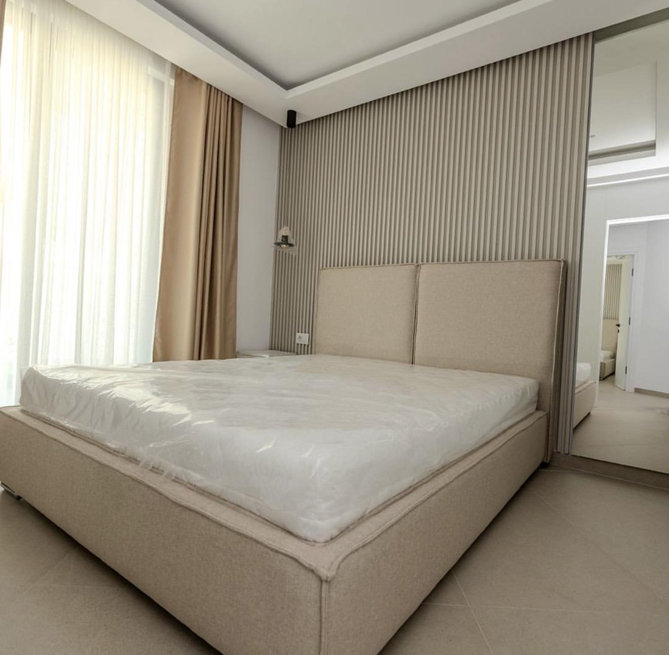 Exkluzivní luxusní loftový penthouse s nádherným výhledem na moře v Sarandě – prémiová nemovitost na prodej s privátním bazénem