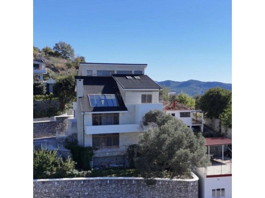 Luxury Villa for Rent in Petrelë, Tirana – 6 Bedrooms, 650 m² Built, 1000 m² Garden
