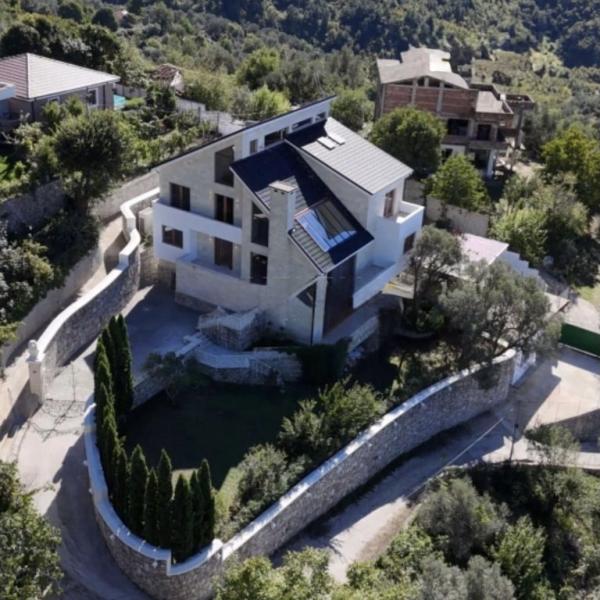 Luxury Villa for Rent in Petrelë, Tirana – 6 Bedrooms, 650 m² Built, 1000 m² Garden