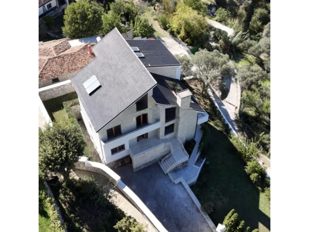 Luxury Villa for Rent in Petrelë, Tirana – 6 Bedrooms, 650 m² Built, 1000 m² Garden