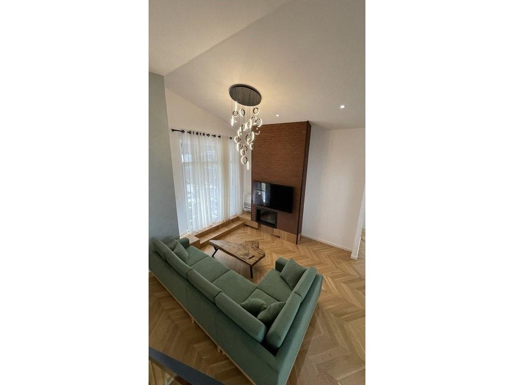 Luxury 3+1 Apartment with Veranda & Parking for Rent – Botanical Garden, Tirana
