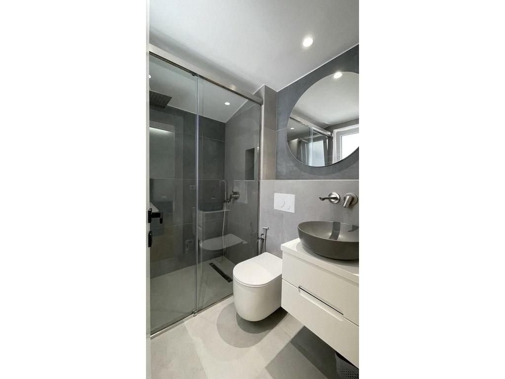 Luxury 3+1 Apartment with Veranda & Parking for Rent – Botanical Garden, Tirana