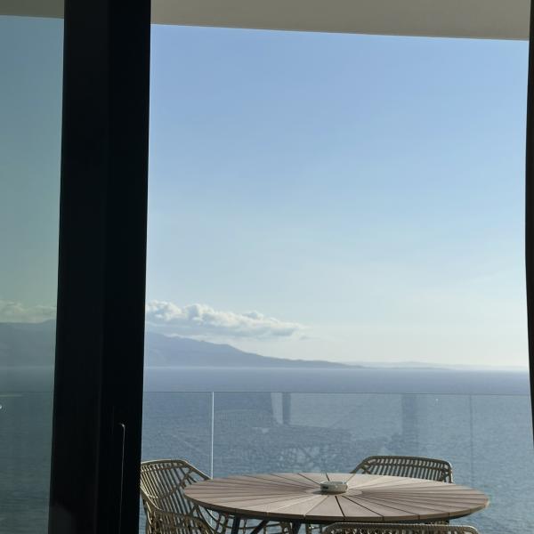 Seaview 1-Bedroom Apartment for Sale in Saranda – Skënderbeu Street, Fully Furnished