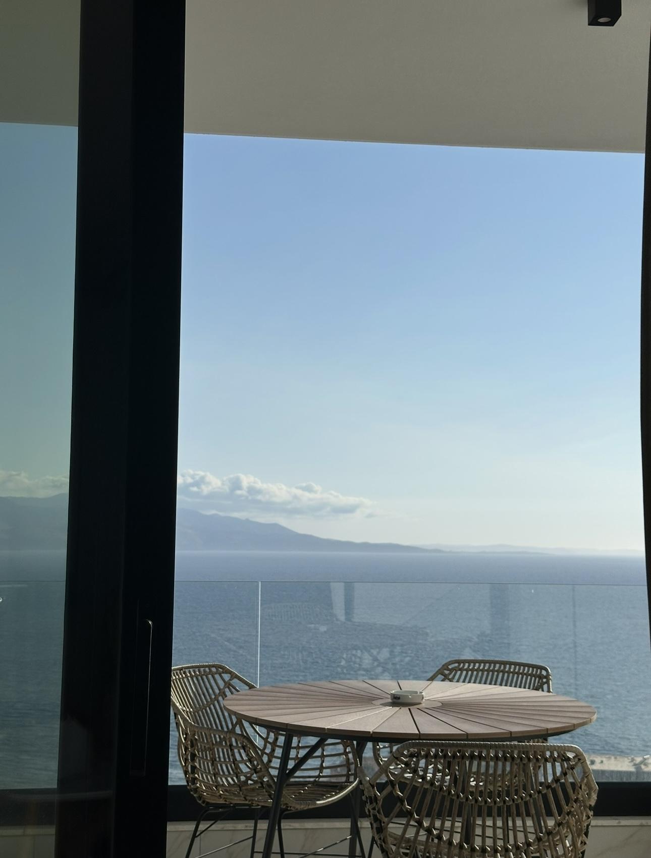 Seaview 1-Bedroom Apartment for Sale in Saranda – Skënderbeu Street, Fully Furnished