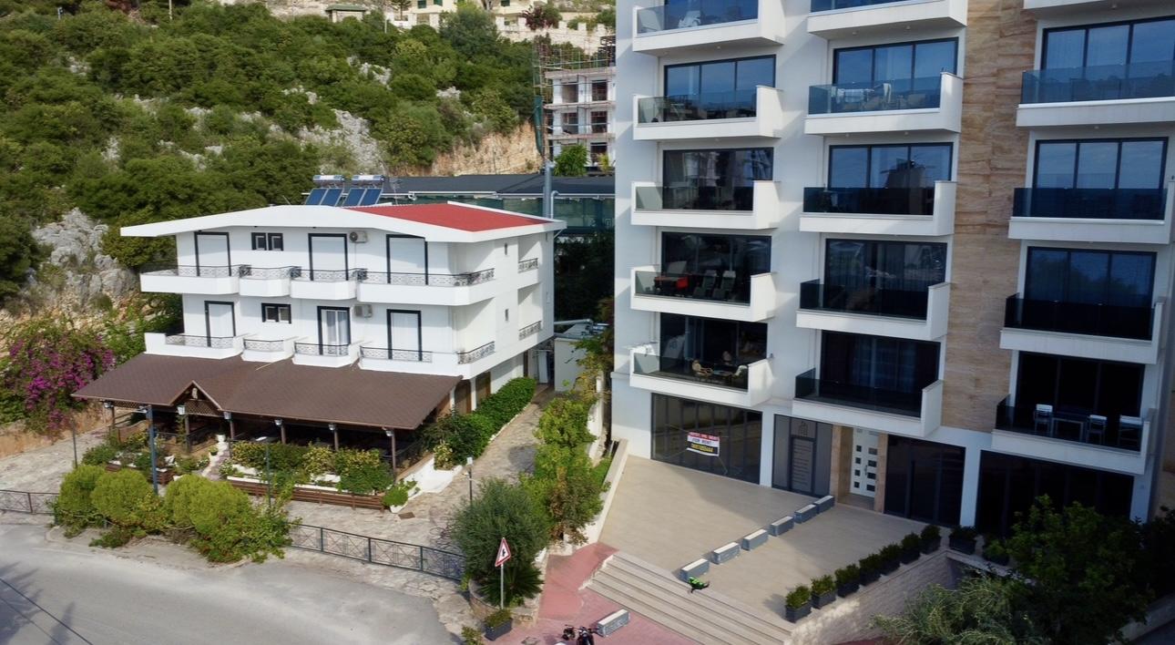 Perfect Commercial Shop for Sale in Saranda – 234m², Terrace, 5 PARKING SPOTS, 100m from Beach, Main Road Location