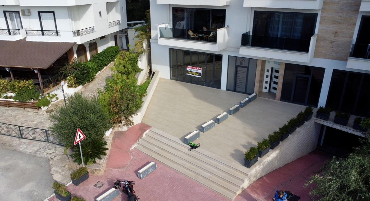 Perfect Commercial Shop for Sale in Saranda – 234m², Terrace, 5 PARKING SPOTS, 100m from Beach, Main Road Location