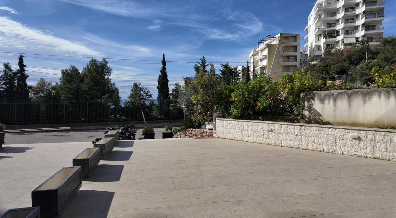 Perfect Commercial Shop for Sale in Saranda – 234m², Terrace, 5 PARKING SPOTS, 100m from Beach, Main Road Location