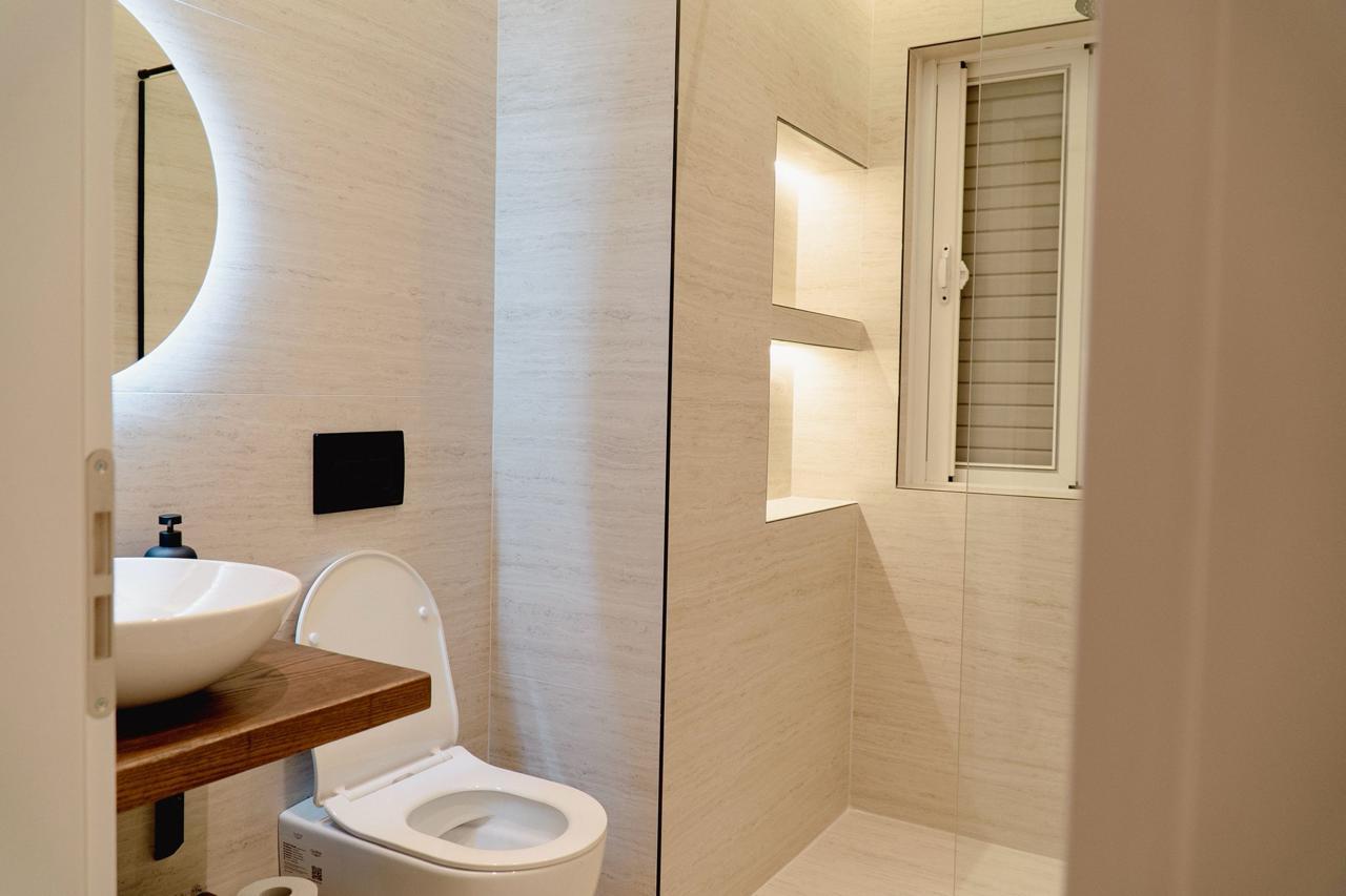 Spacious 3-Bedroom Apartment with Sea View in Saranda – Fully Renovated and Furnished