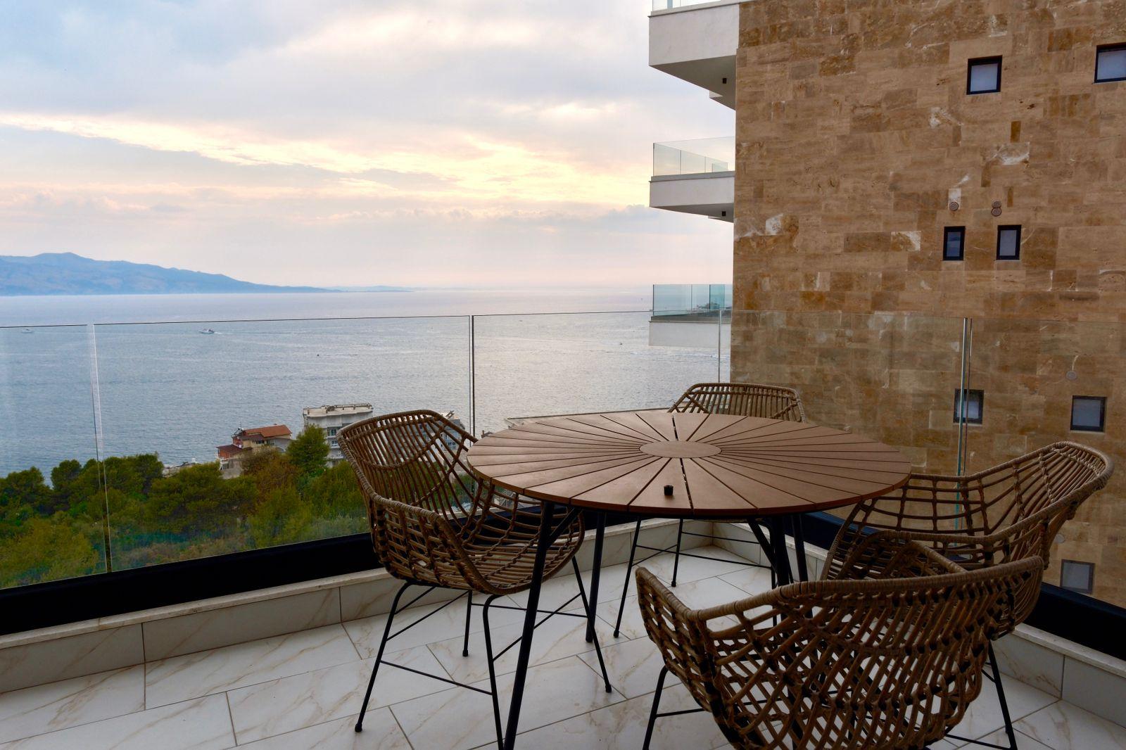 Seaview 1-Bedroom Apartment for Sale in Saranda – Skënderbeu Street, Fully Furnished