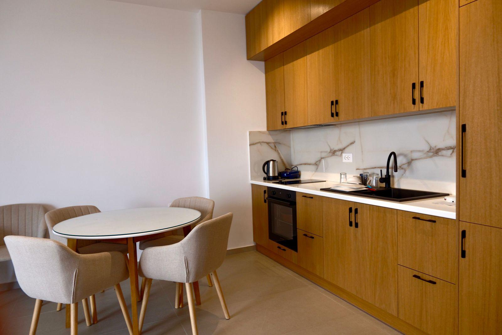 Seaview 1-Bedroom Apartment for Sale in Saranda – Skënderbeu Street, Fully Furnished