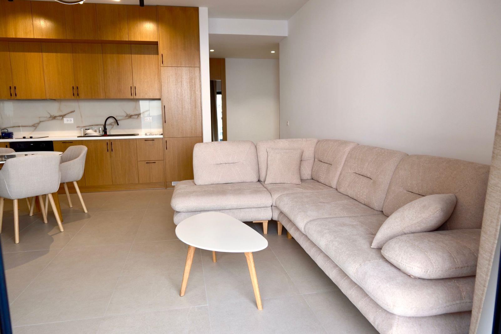 Seaview 1-Bedroom Apartment for Sale in Saranda – Skënderbeu Street, Fully Furnished