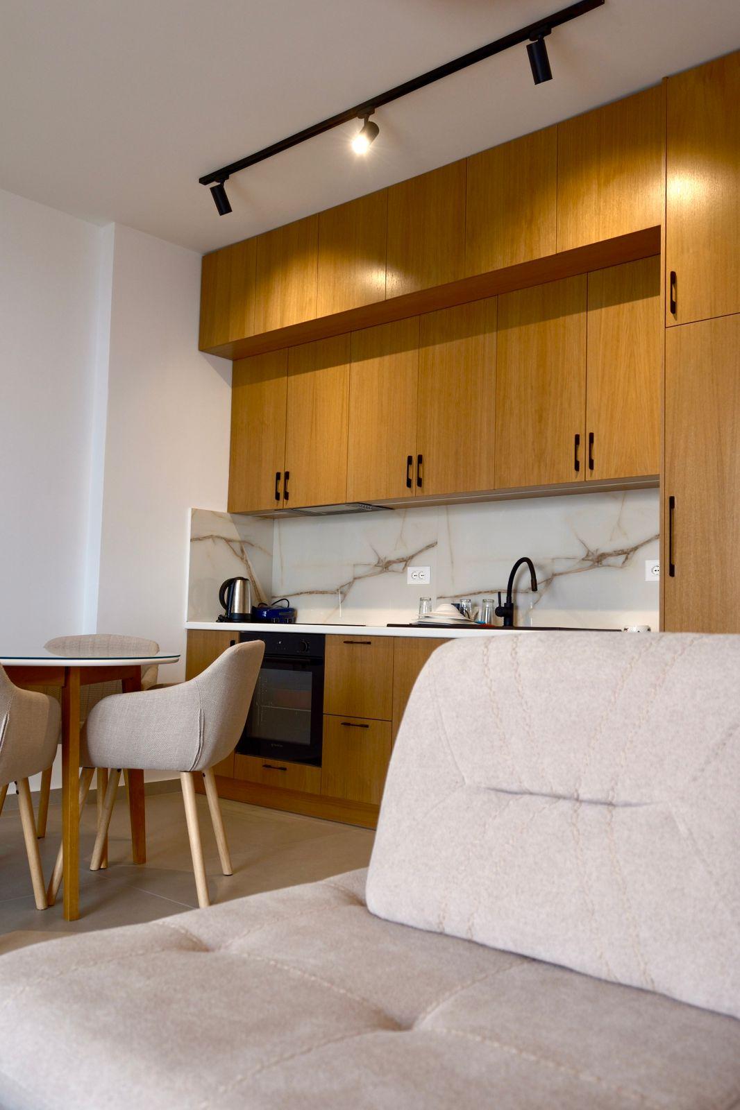 Seaview 1-Bedroom Apartment for Sale in Saranda – Skënderbeu Street, Fully Furnished