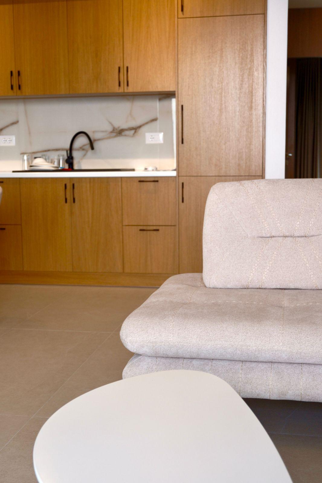 Seaview 1-Bedroom Apartment for Sale in Saranda – Skënderbeu Street, Fully Furnished