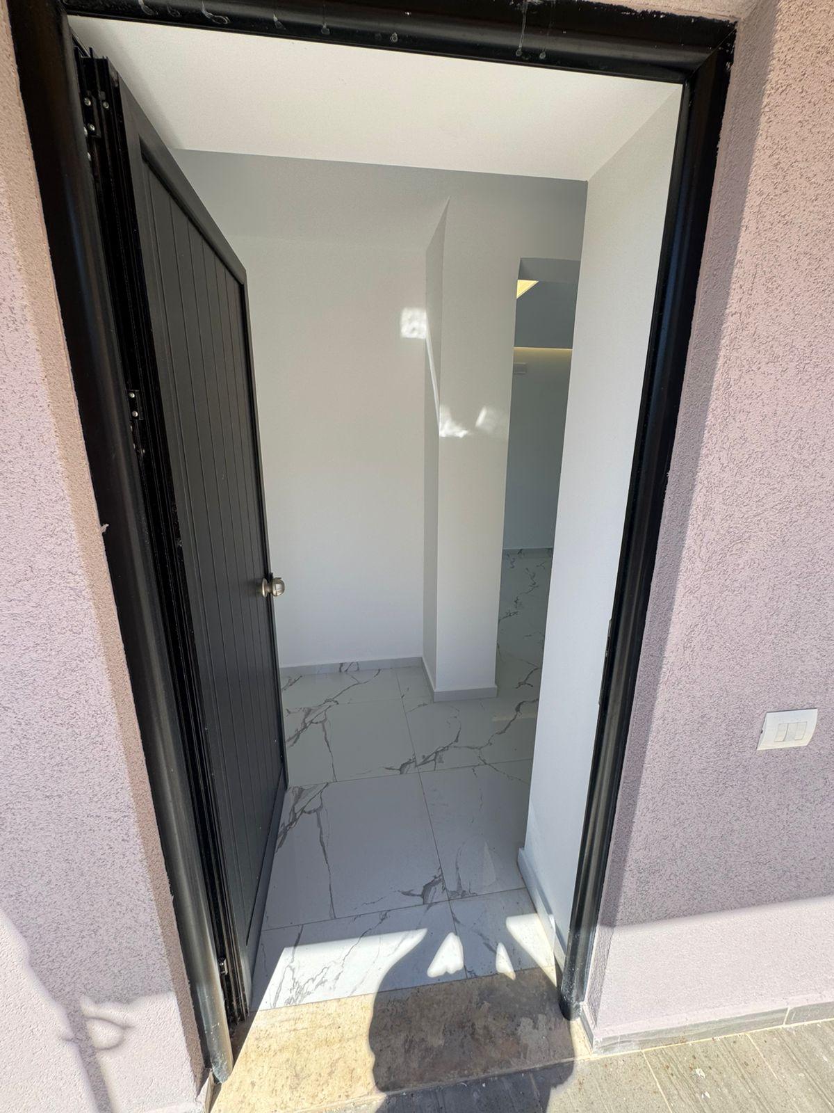 Seaview Apartment for Sale in Saranda – Panorama Street, Just Steps from the Sea