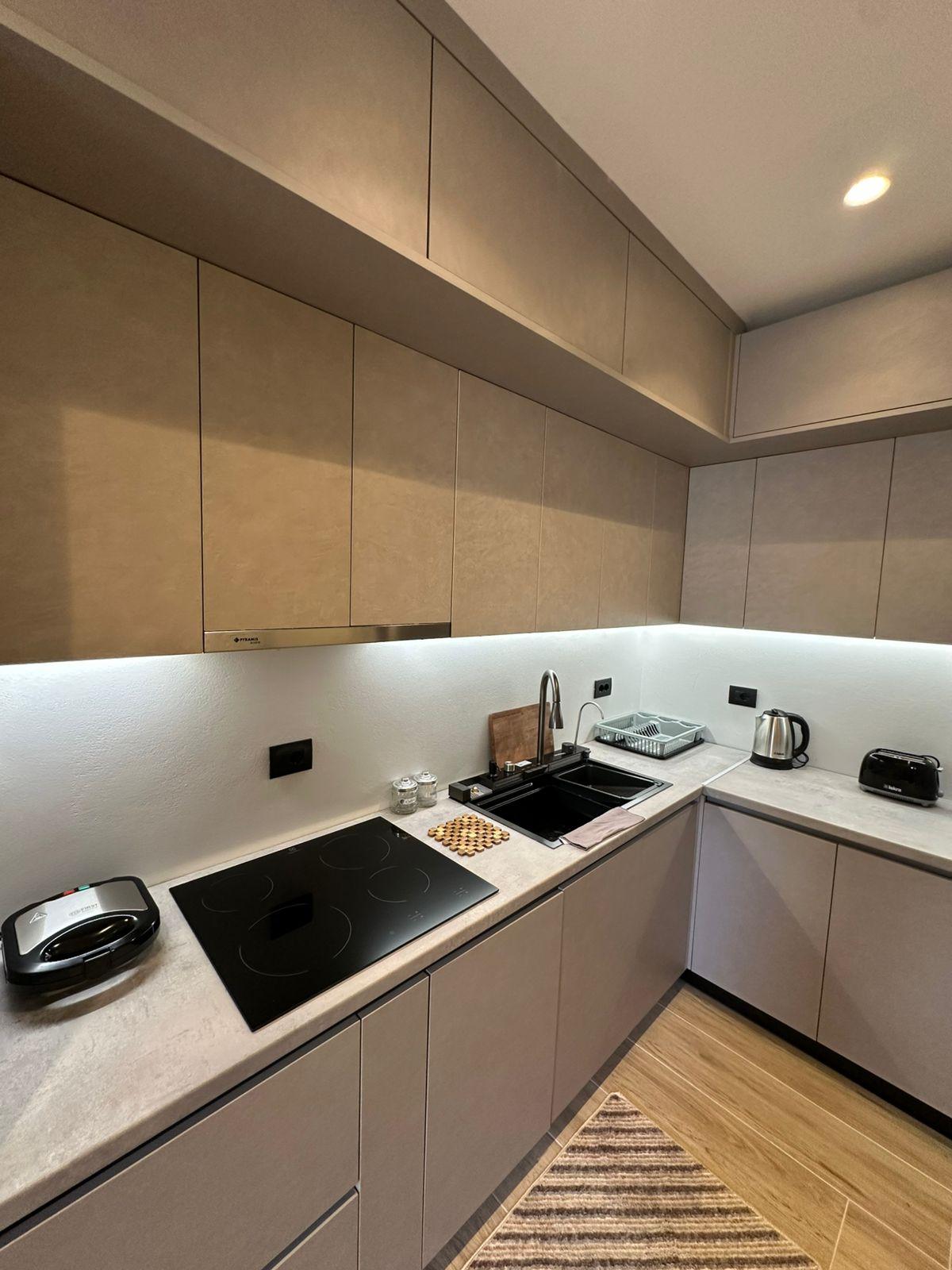 Modern 2+1 Apartment for Monthly Rent in Saranda – Fully Furnished