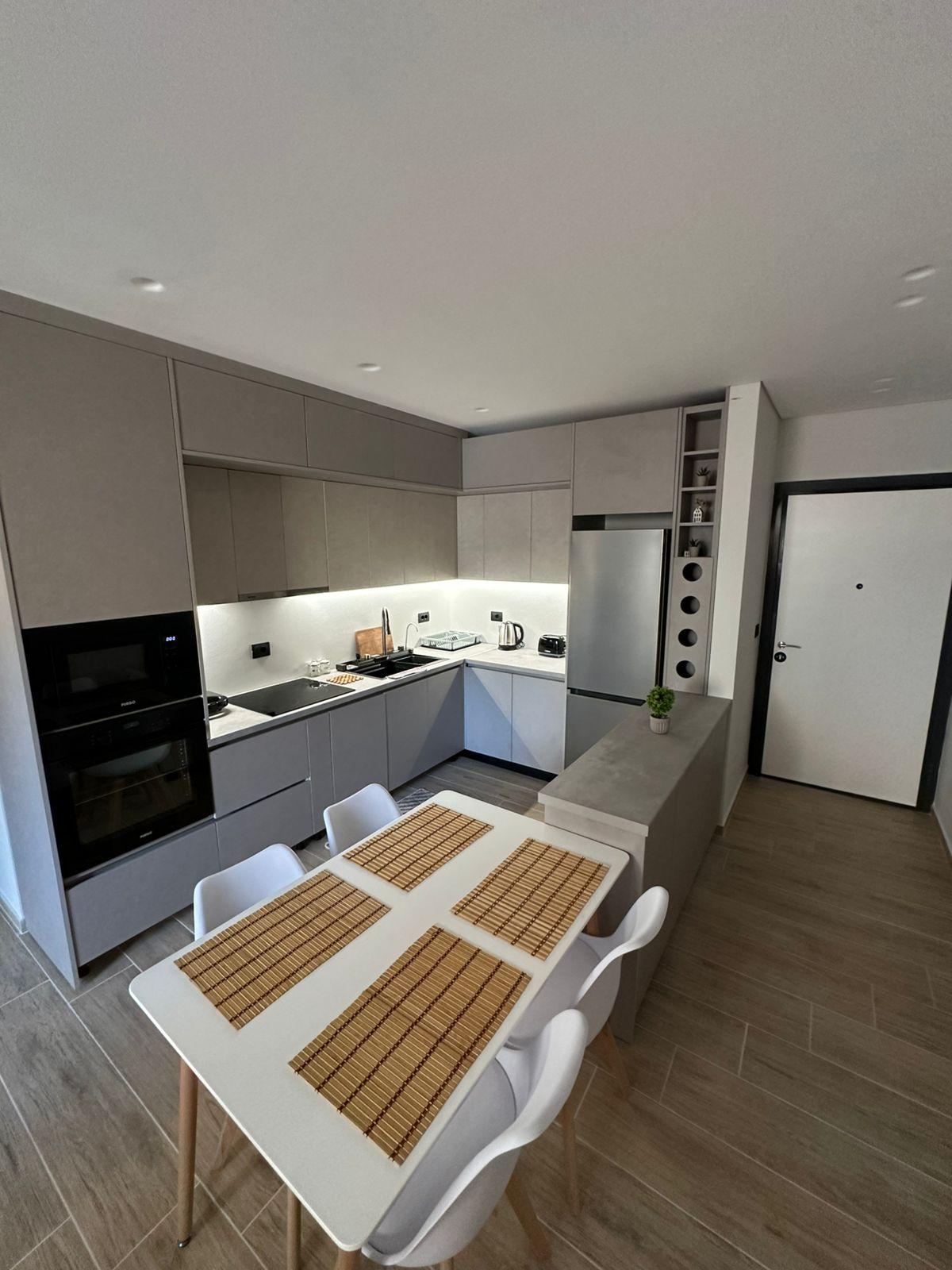 Modern 2+1 Apartment for Monthly Rent in Saranda – Fully Furnished