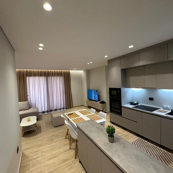 Modern 2+1 Apartment for Monthly Rent in Saranda – Fully Furnished