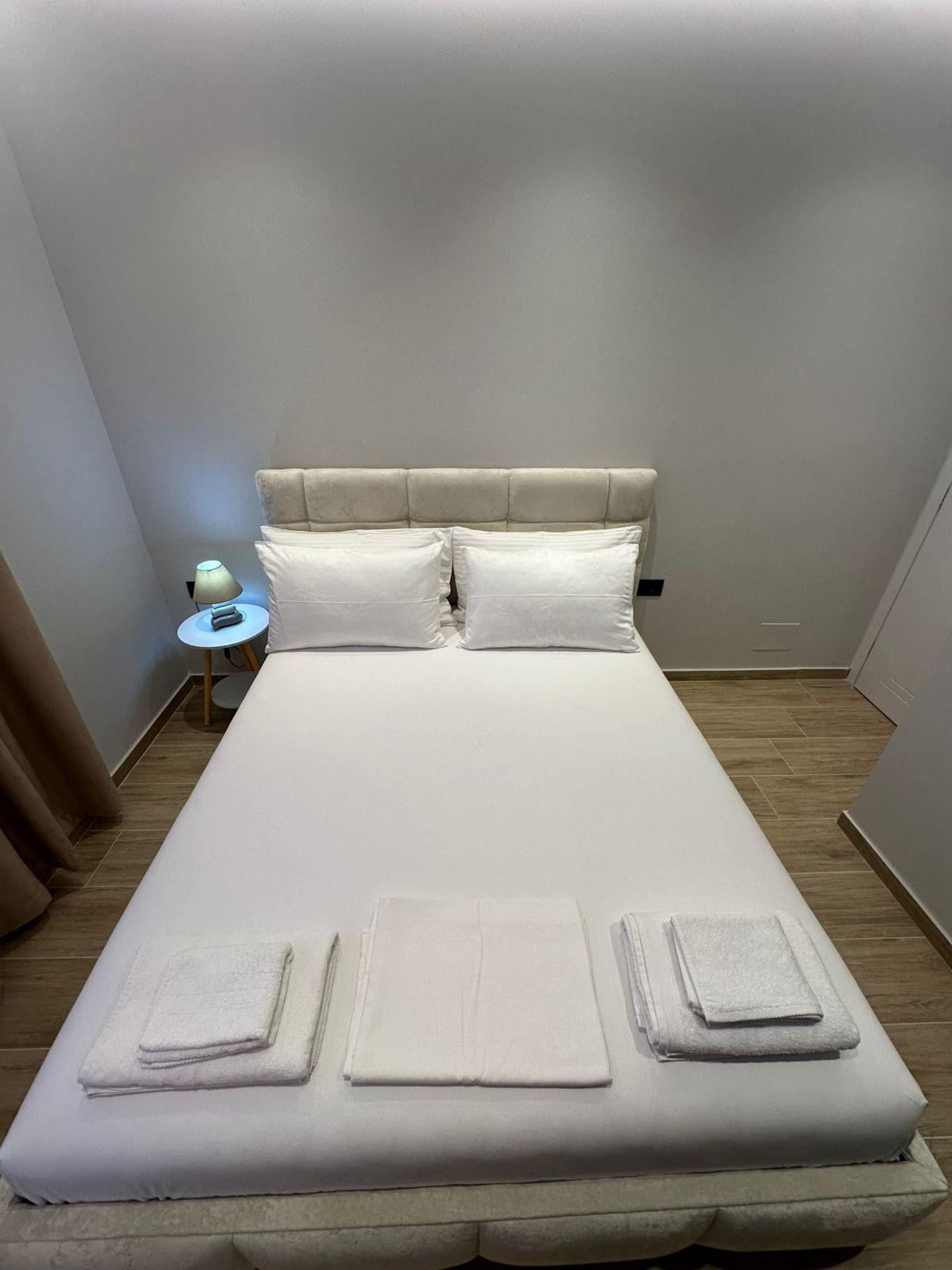 Modern 2+1 Apartment for Monthly Rent in Saranda – Fully Furnished