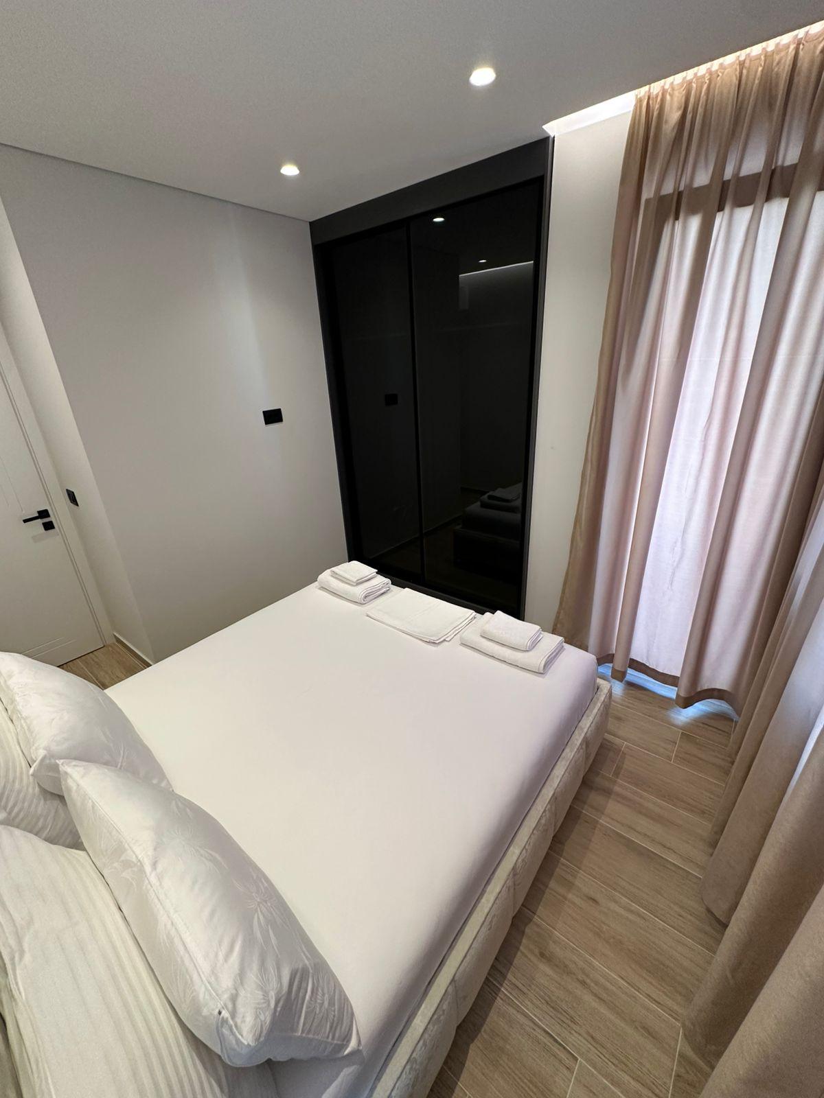 Modern 2+1 Apartment for Monthly Rent in Saranda – Fully Furnished