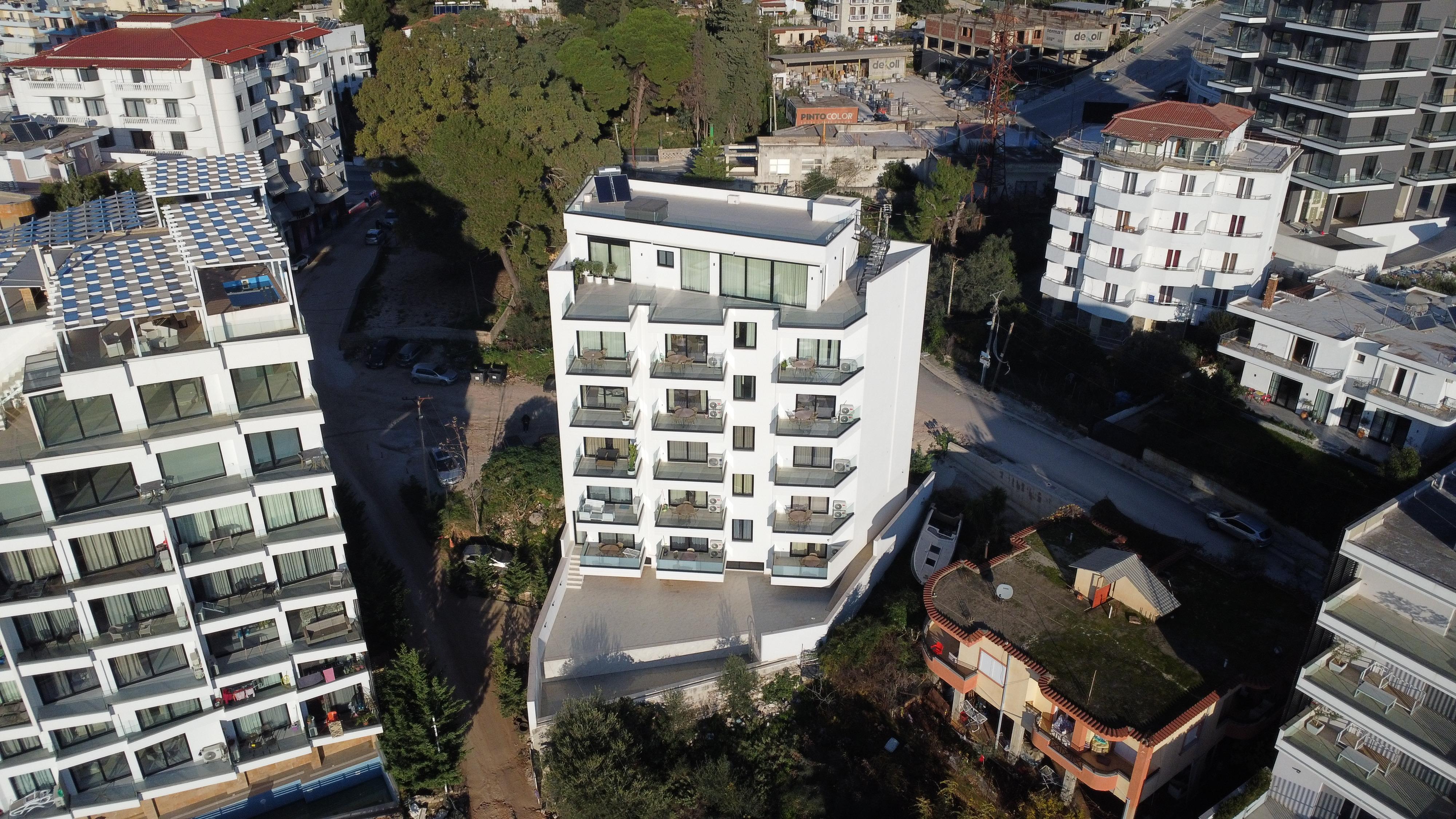 Seaview 1-Bedroom Apartment for Sale in Saranda – Skënderbeu Street, Fully Furnished