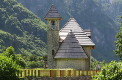 Do People Speak English in Albania? A Local Guide from Saranda