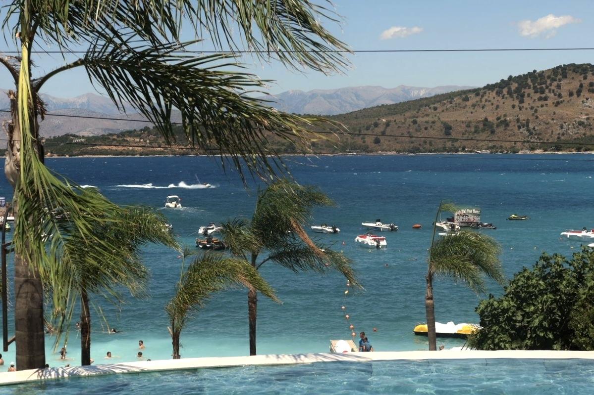 Ekskluzywny Hotel Przy Plaży na Sprzedaż w Sarandzie – 11-kondygnacyjny Budynek z Prywatnym Dostępem do Linii Brzegowej