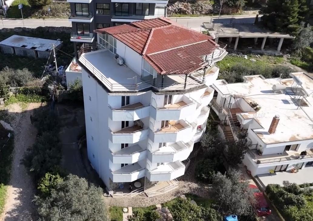 Attico con Vista Mare in Vendita a Saranda – Proprietà al 5° Piano Vicino al Mare