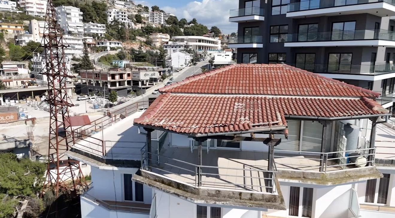 Attico con Vista Mare in Vendita a Saranda – Proprietà al 5° Piano Vicino al Mare