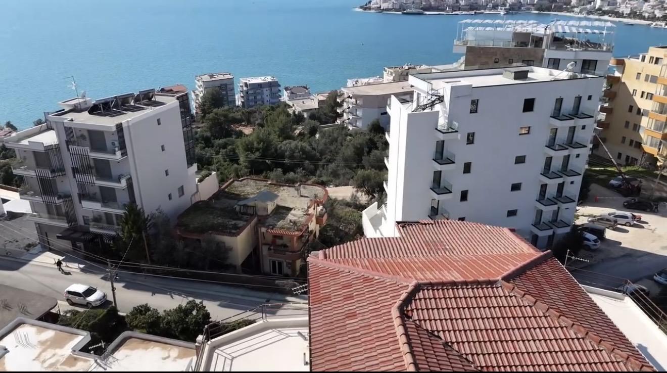 Attico con Vista Mare in Vendita a Saranda – Proprietà al 5° Piano Vicino al Mare