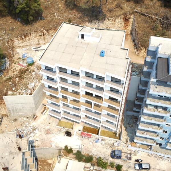 Apartament i bollshem 2+1 me pamje nga deti në shitje në Sarandë