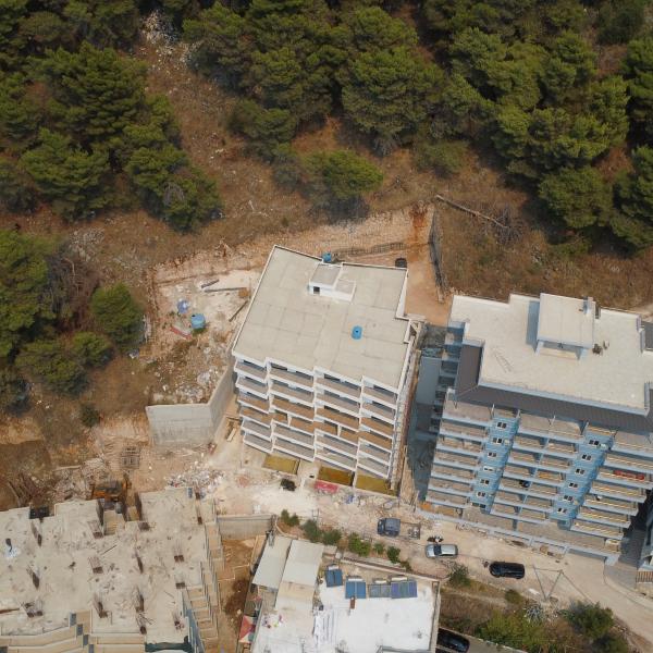 Apartament 1+1 me pishinë private në shitje në Sarandë | Vendndodhje Premium