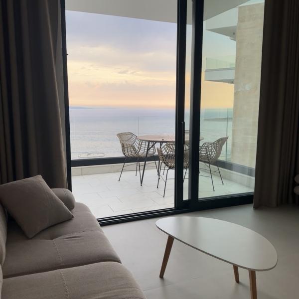 Seaview 1-Bedroom Apartment for Sale in Saranda – Skënderbeu Street, Fully Furnished