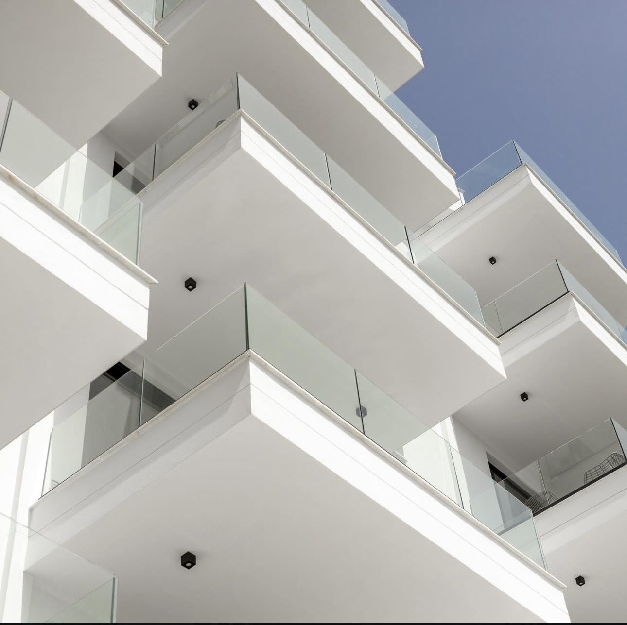 Seaview 1-Bedroom Apartment for Sale in Saranda – Skënderbeu Street, Fully Furnished