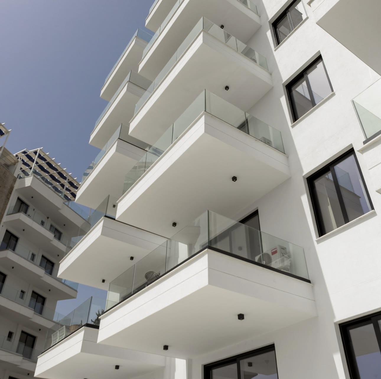 Seaview 1-Bedroom Apartment for Sale in Saranda – Skënderbeu Street, Fully Furnished