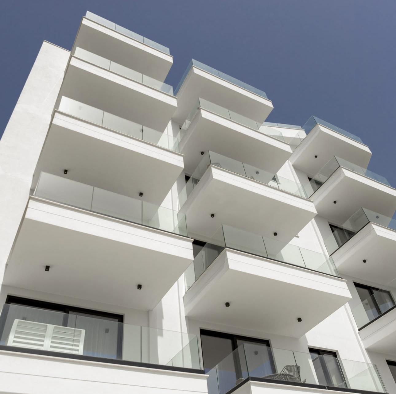 Seaview 1-Bedroom Apartment for Sale in Saranda – Skënderbeu Street, Fully Furnished