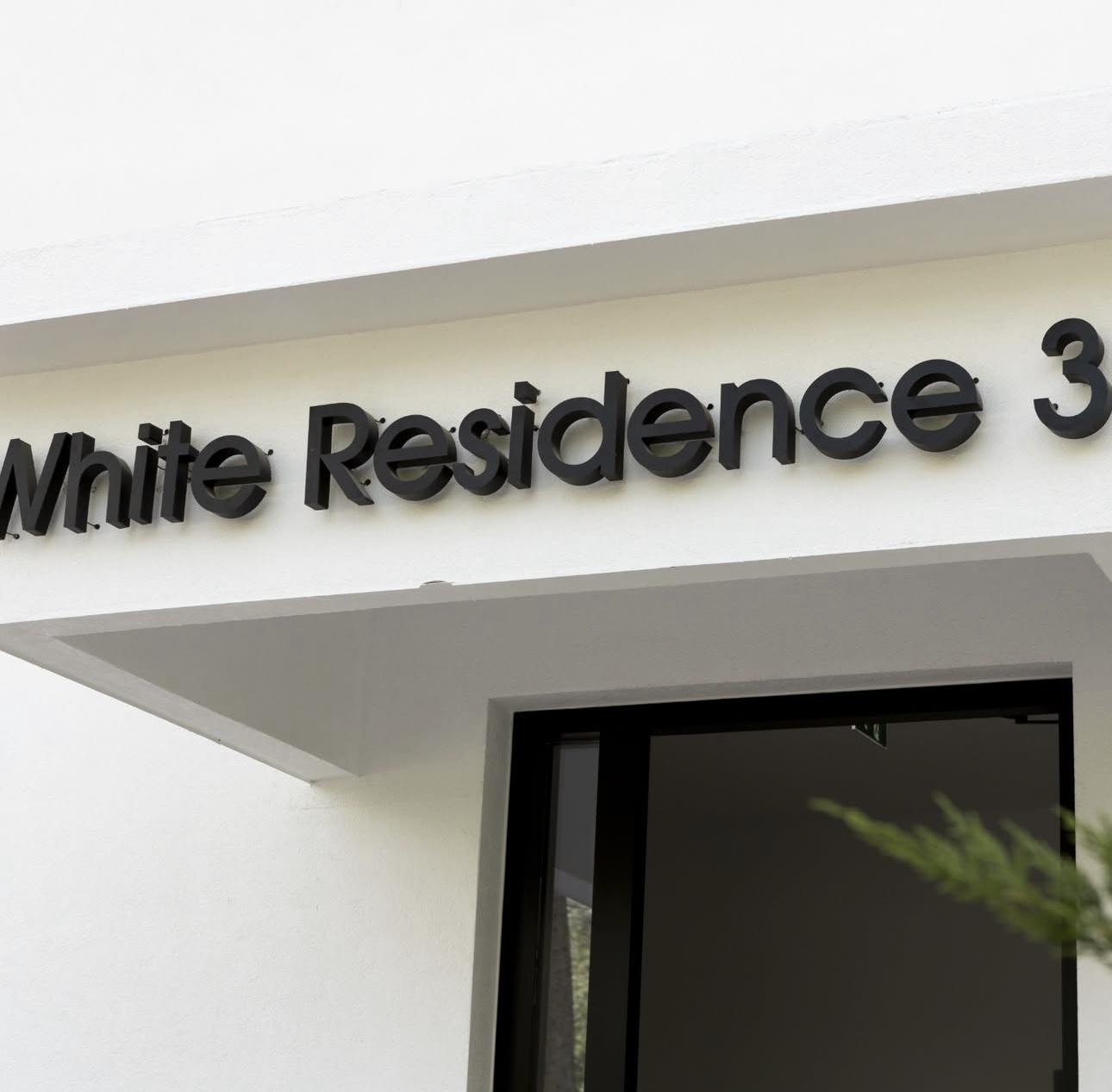 Seaview 1-Bedroom Apartment for Sale in Saranda – Skënderbeu Street, Fully Furnished