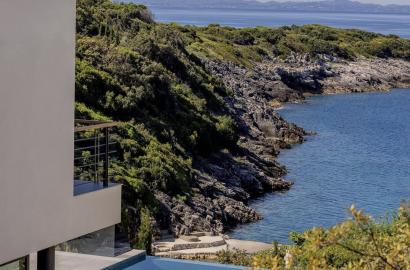 Albania’s Riviera of Contrasts: €2000/m² Seaview Apartments Next to €50 Family Taverns