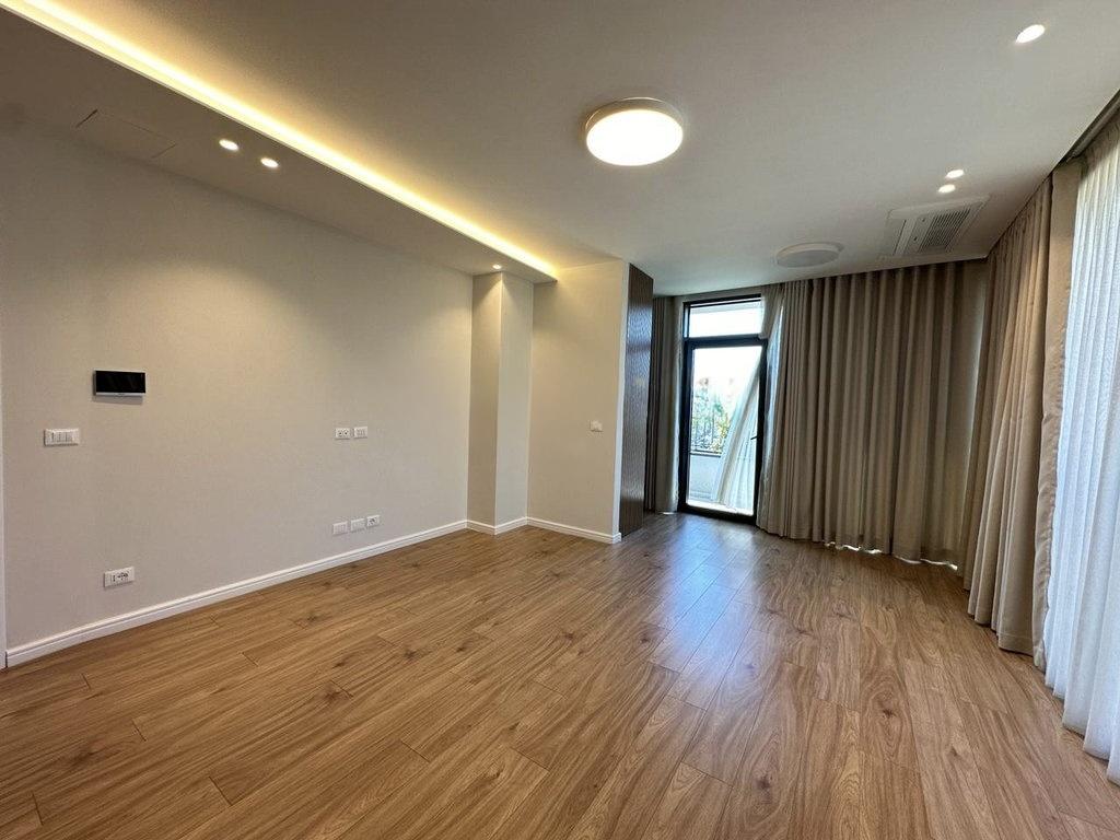 Office Space for Rent at Lake View Residence, Tirana – 106 m² with Parking Space