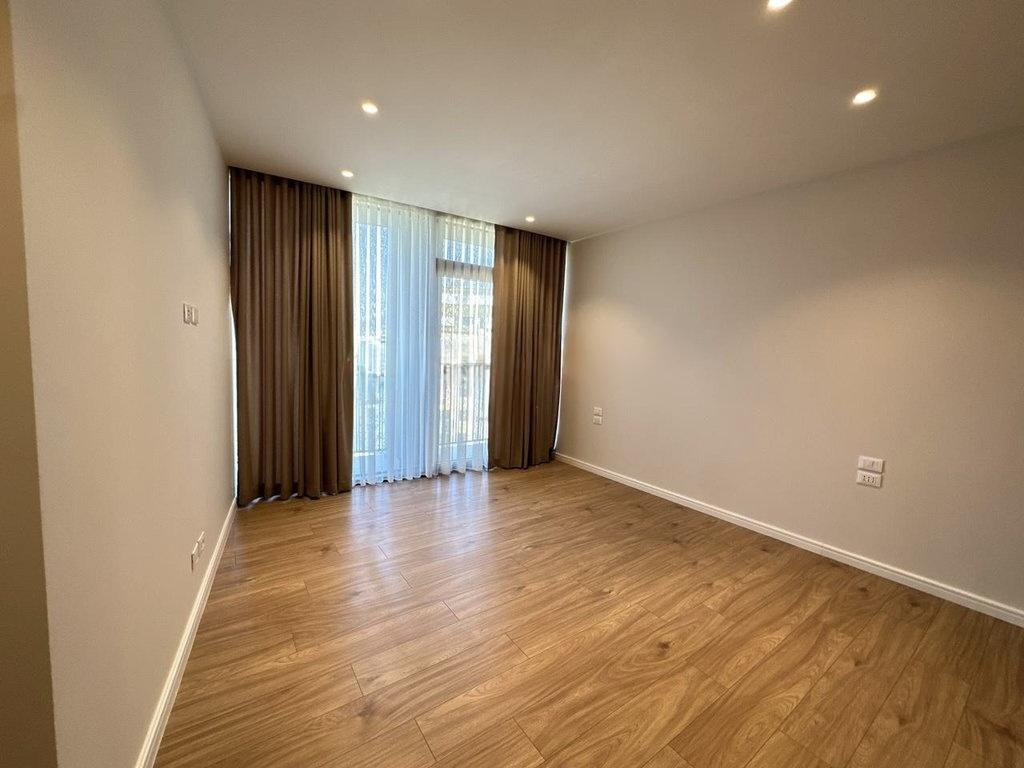 Office Space for Rent at Lake View Residence, Tirana – 106 m² with Parking Space