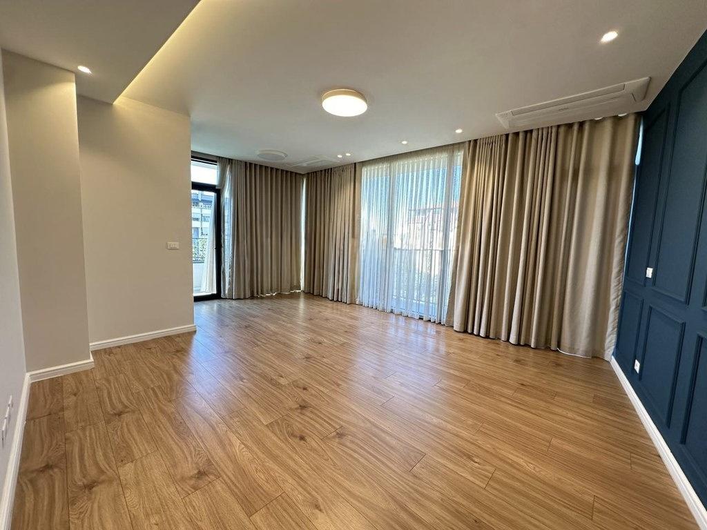 Office Space for Rent at Lake View Residence, Tirana – 106 m² with Parking Space
