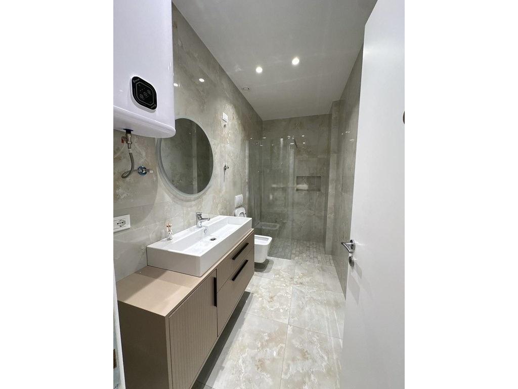 Office Space for Rent at Lake View Residence, Tirana – 106 m² with Parking Space
