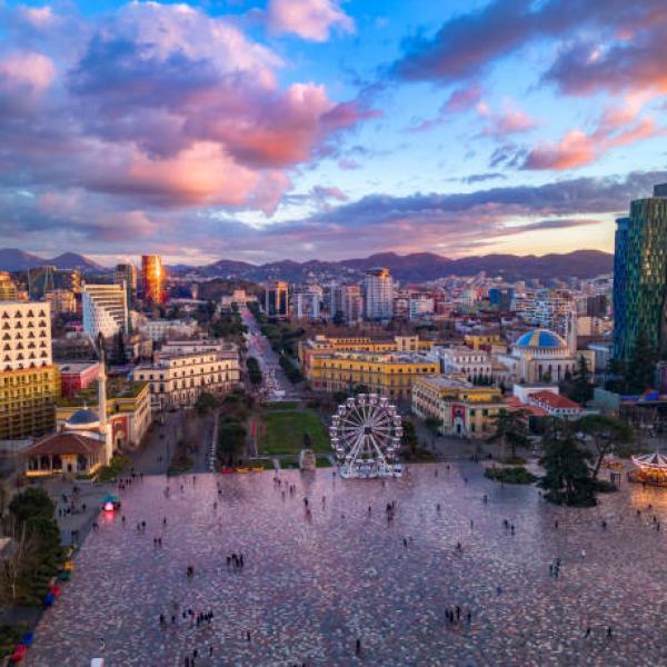 Unità Commerciale in Vendita in Shopping Center, Tirana | Proprietà d’Investimento di 47 m² con Inquilino Esistente